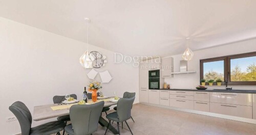 Thumbnail 4841832 - 6