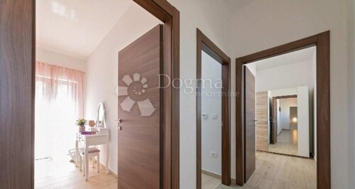 Thumbnail 4841832 - 12