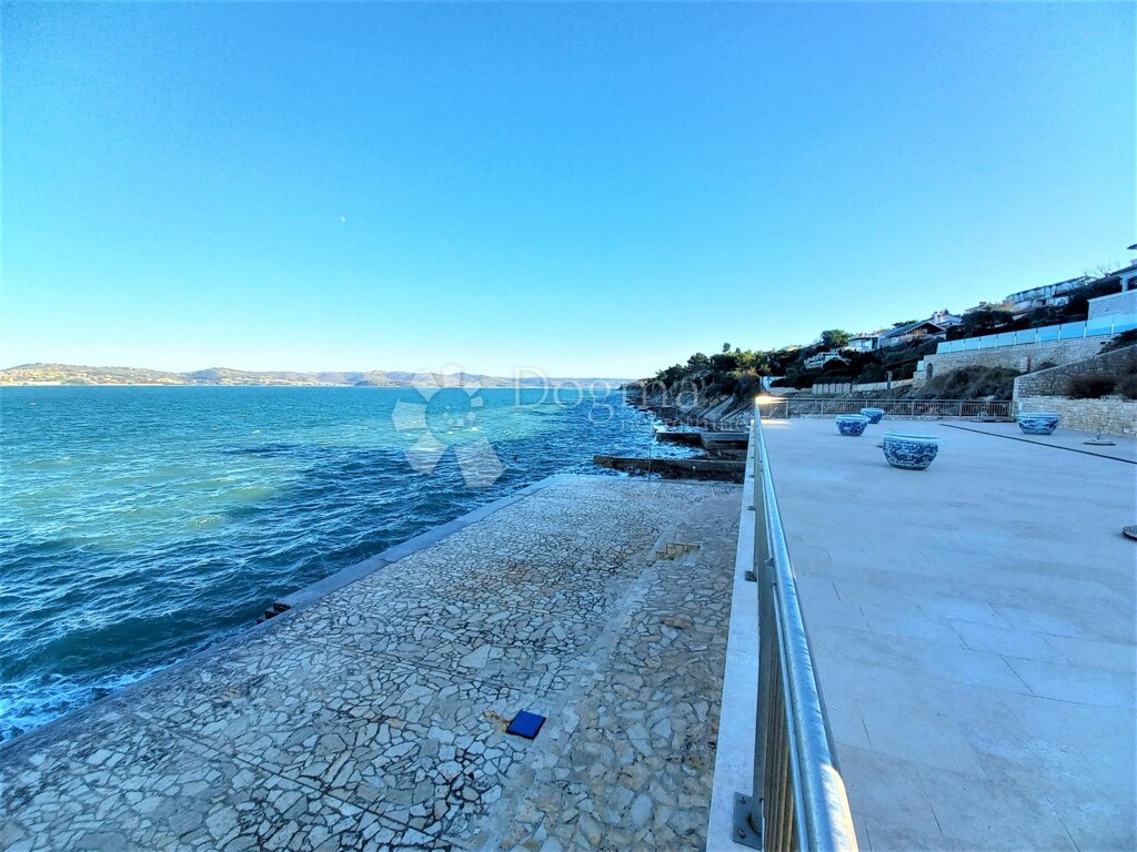 Image 4841919 - 20
