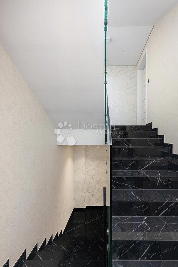Image 4842505 - 22