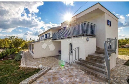 Thumbnail 4842514 - 1