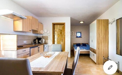 Thumbnail 4842514 - 3