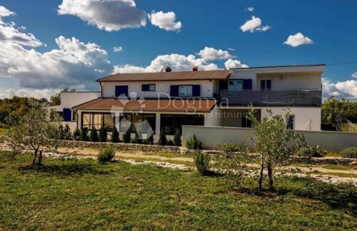 Thumbnail 4842514 - 2