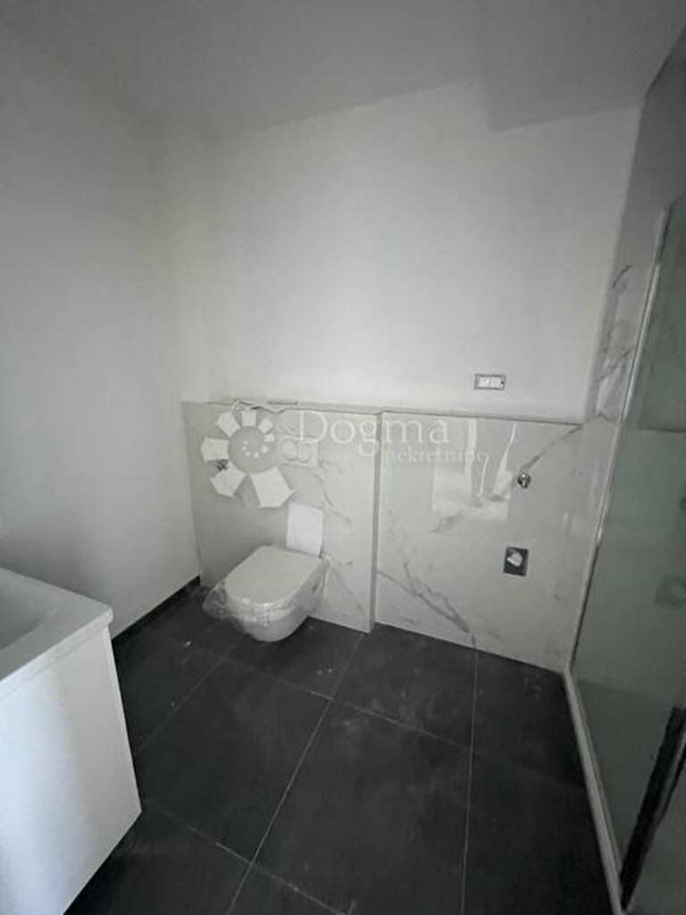 Image 4842630 - 12