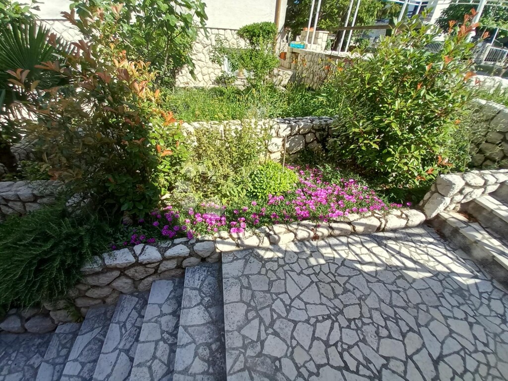 Image 4842745 - 16