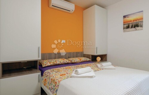 Thumbnail 4843433 - 10