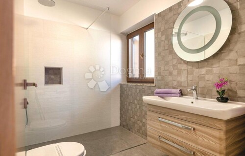 Thumbnail 4843433 - 8