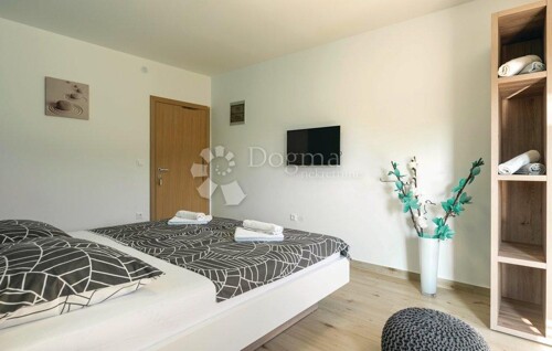 Thumbnail 4843433 - 9