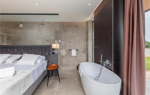 Thumbnail 4843626 - 11