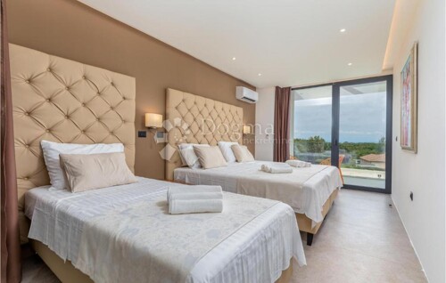 Thumbnail 4843626 - 12