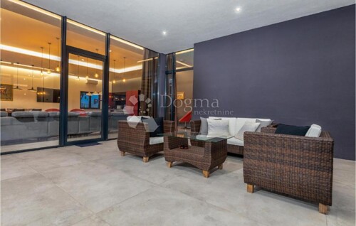 Thumbnail 4843626 - 8