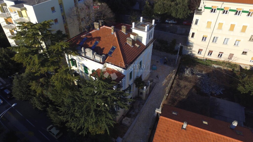Image 4843848 - 3