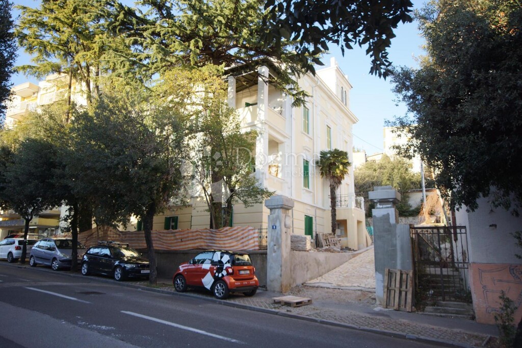 Image 4843848 - 8