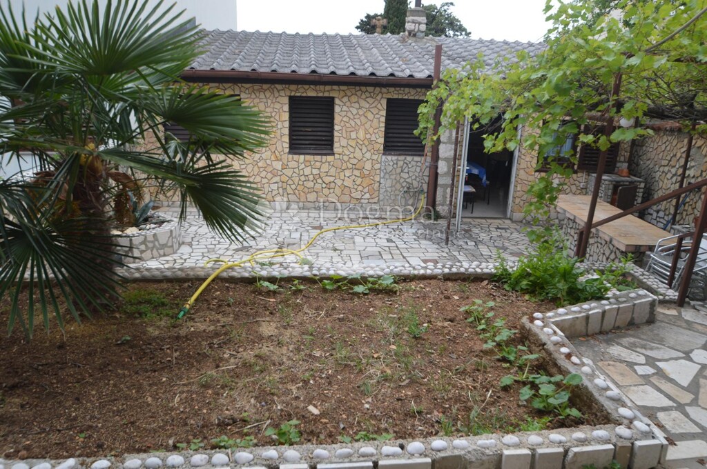 Image 4844116 - 3
