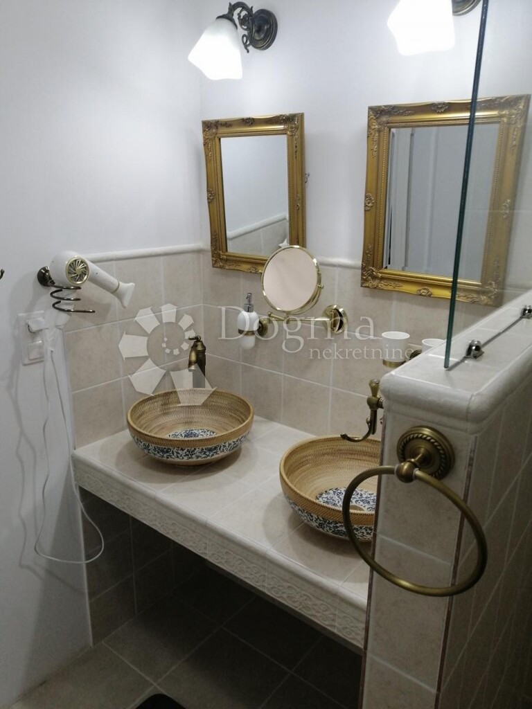 Image 4844267 - 3