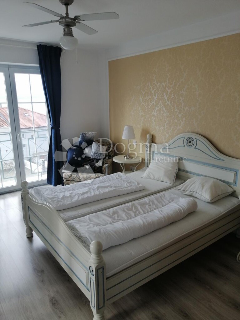 Image 4844272 - 8