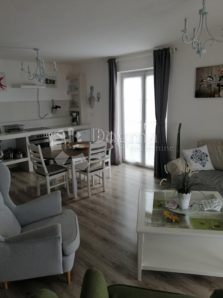 Image 4844272 - 6