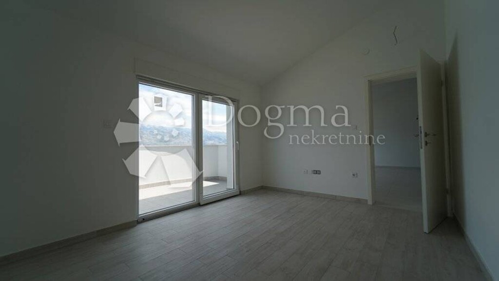 Image 4844900 - 7