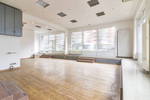 Dubrava, ulični poslovni prostor 114 m2 + dvije garaže 35 m2