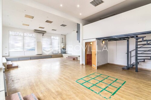 Dubrava, ulični poslovni prostor 114 m2 + dvije garaže 35 m2