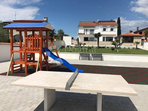 Thumbnail 4856105 - 1