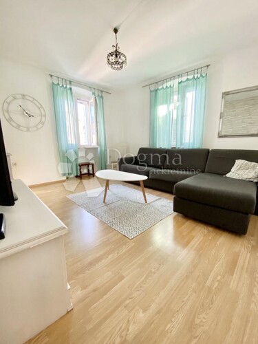 Thumbnail 4856106 - 3