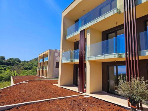 Thumbnail 4856853 - 2