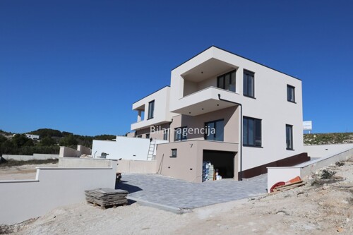 Vodice, nova kuća sa predivnim panoramskim pogledom na more
