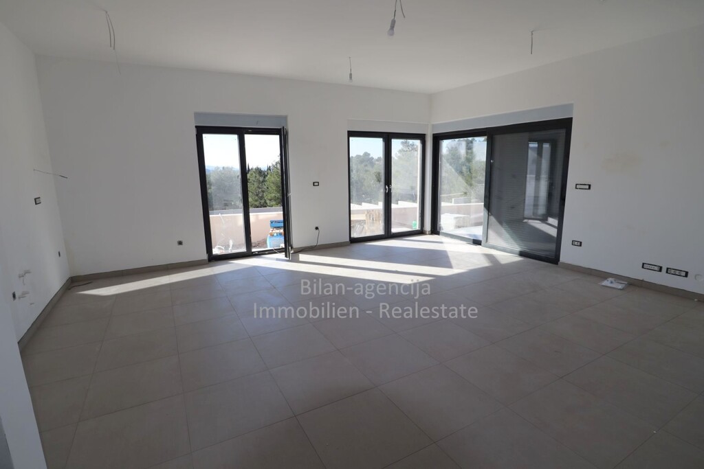 Image 4859355 - 5