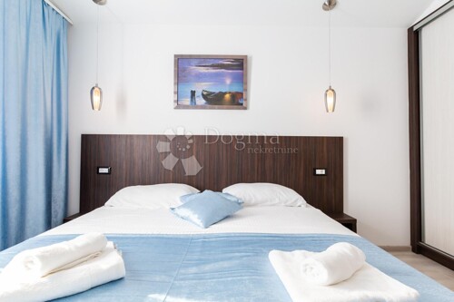 Thumbnail 4876295 - 25