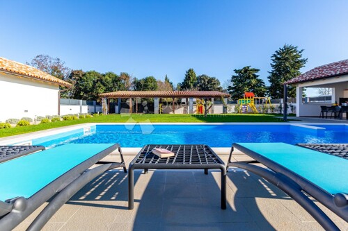 Thumbnail 4876295 - 8