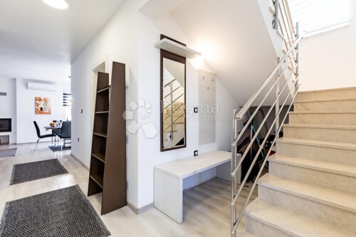 Thumbnail 4876295 - 13