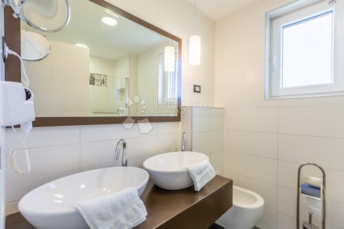 Thumbnail 4876295 - 22