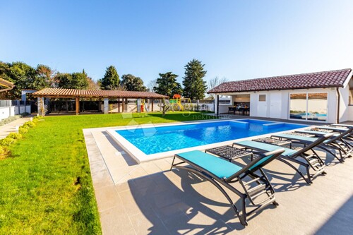 Thumbnail 4876295 - 7