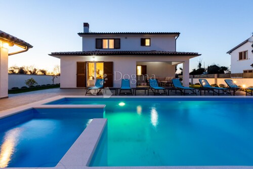 Thumbnail 4876295 - 3