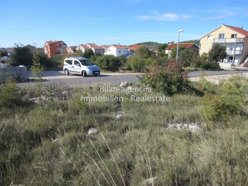 Vodice, građevinsko zemljište, 701 m2, 120 €/m2