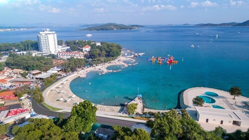 Vodice, apartmanska kuća, samo 260 m od Plave plaže
