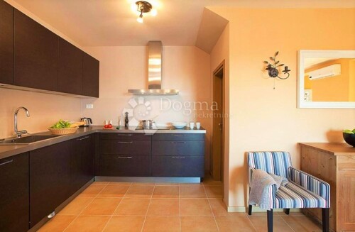 Thumbnail 4957354 - 9