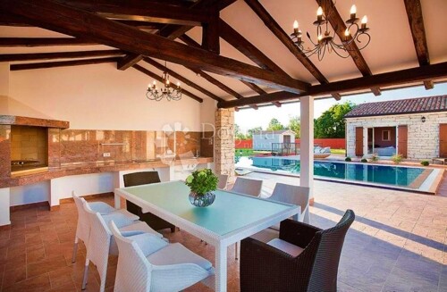 Thumbnail 4957354 - 3