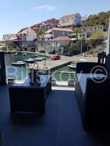 Thumbnail 4965502 - 2