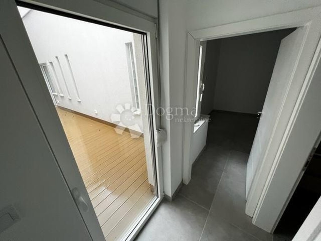 Image 4966732 - 11