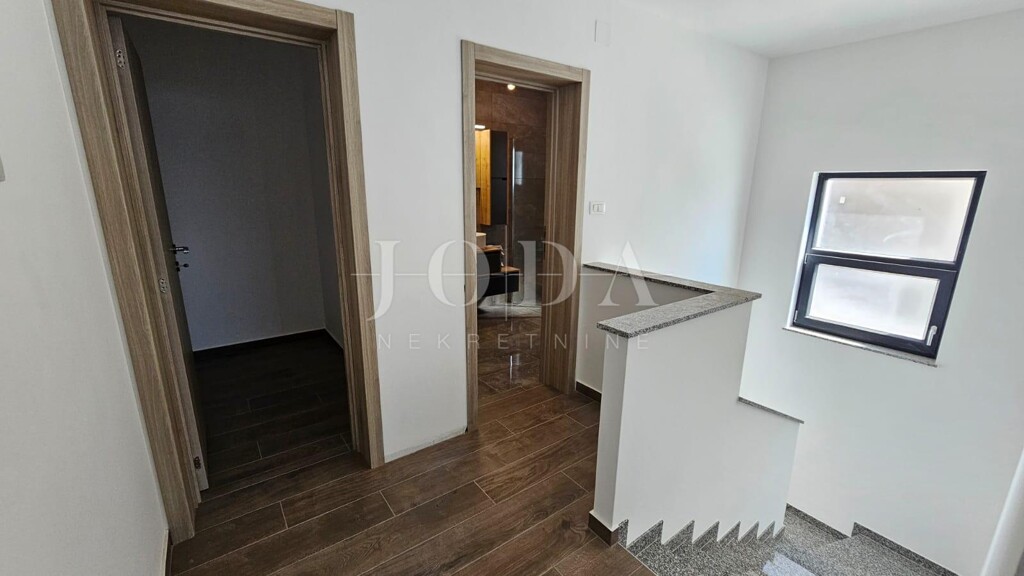 Image 4970327 - 9