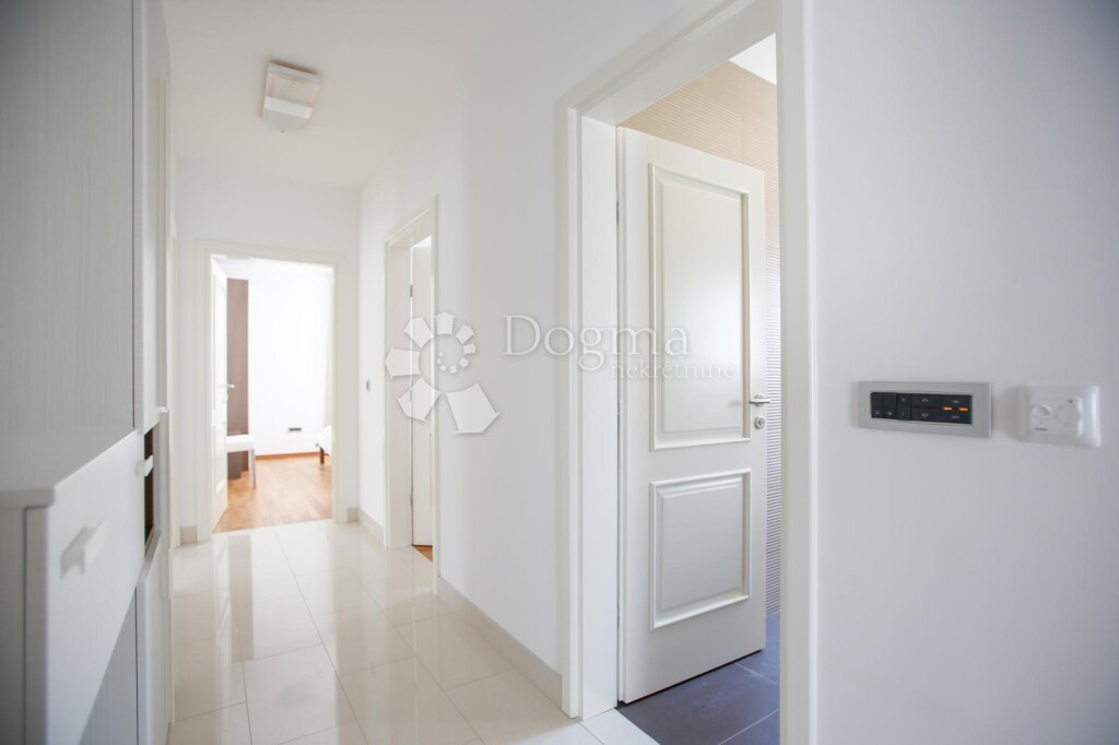 Image 4970568 - 14