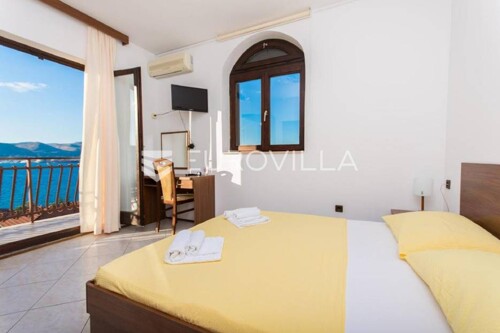 Thumbnail 4976970 - 9