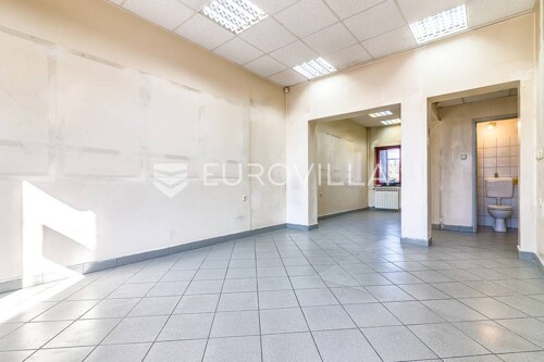 Zaprešić centar, ulični poslovni prostor NKP 34 m2