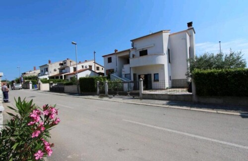 Thumbnail 4989604 - 1