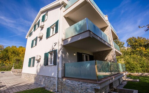 Thumbnail 4989711 - 3