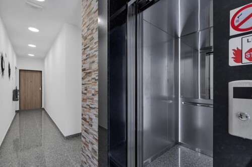 Thumbnail 4990034 - 6