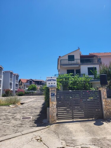 Thumbnail 4990054 - 2