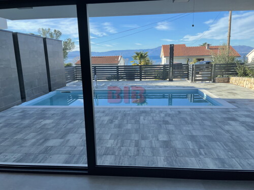 Thumbnail 4998690 - 3